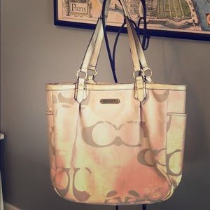 Coach signature tote gold